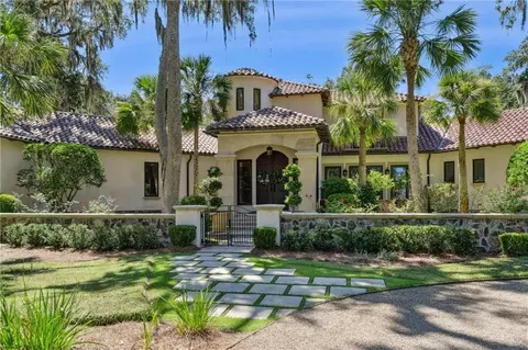 305 Hawkins Island Dr, Saint Simons Island, GA 31522