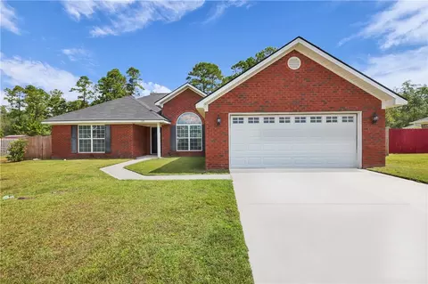 1119 Creekside Cir, Hinesville, GA 31313