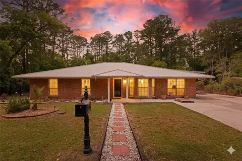 1001 Poppell Dr, Darien, GA 31305