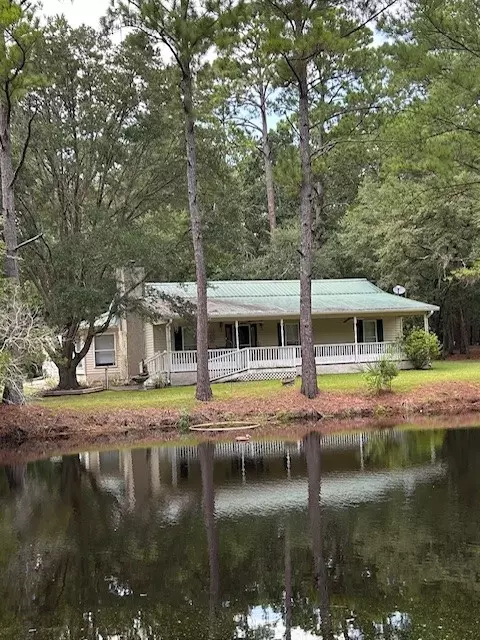 1149 Thompson Dr NE, Townsend, GA 31331