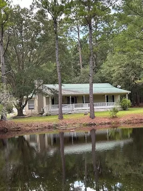1149 Thompson Dr NE, Townsend, GA 31331