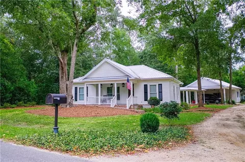 111 Cedar Ln, Blackshear, GA 31516
