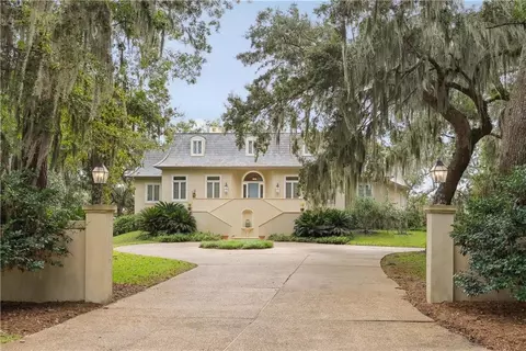 160 Hampton Point Dr, Saint Simons Island, GA 31522