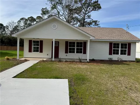 76 Ervin St, Nahunta, GA 31553