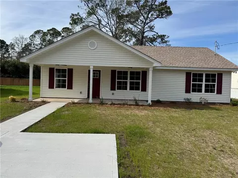 76 Ervin St, Nahunta, GA 31553