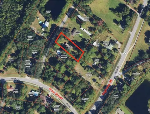 1006 Oglethorpe Ln, Darien, GA 31305
