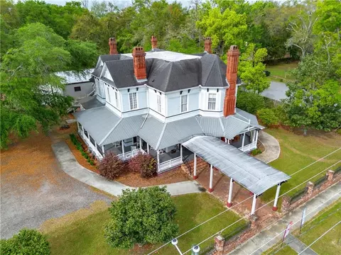 Exterior - 622 E Main St, Blackshear, GA 31516 photo 1 of 15