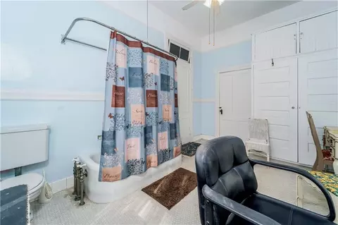Bath - 622 E Main St, Blackshear, GA 31516 photo 3 of 10
