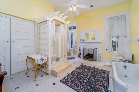 Bath - 622 E Main St, Blackshear, GA 31516 photo 2 of 10