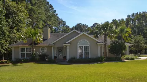 105 Shadowlake Dr, Brunswick, GA 31525