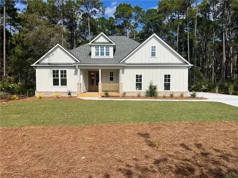 110 Clubhouse Cir, Saint Marys, GA 31558