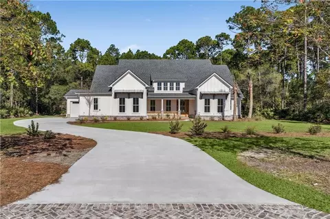112 Clubhouse Cir, Saint Marys, GA 31558