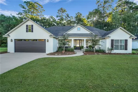 292 Country Walk Cir, Brunswick, GA 31525