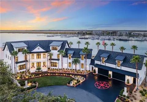 316 Yacht Club Ln, Saint Simons Island, GA 31522