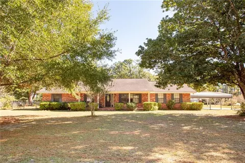 1072 Lawhorne Dr, Waycross, GA 31503