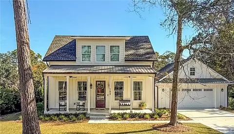 153 Palmera Ln, Brunswick, GA 31525