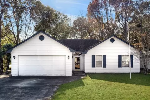 201 Chestnut Ct, Kingsland, GA 31548