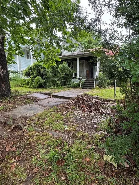 809 W W Pne, Street, GA