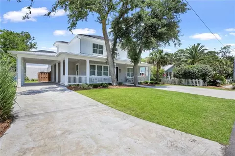 4318 13th St, Saint Simons Island, GA 31522