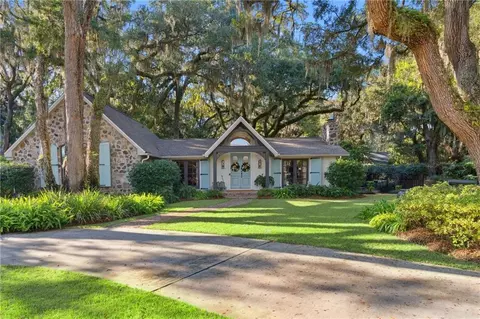 327 Peachtree St, Saint Simons Island, GA 31522
