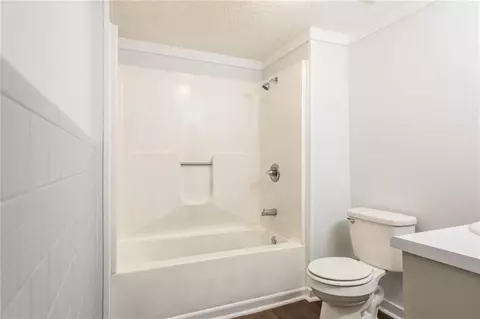 Bath - 6193 Offerman Loop, Patterson, GA 31557 photo 1 of 4