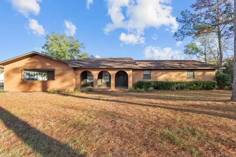 1276 Spring Grove Rd, Jesup, GA 31545