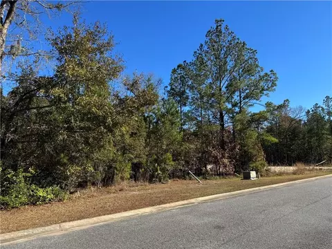 149 Sanford Dr, Waverly, GA 31565