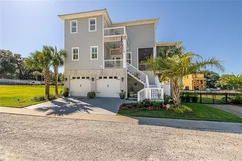 135 Mohr Club Dr, Darien, GA 31305