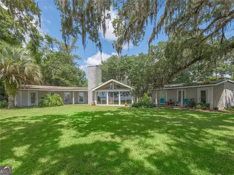 159 Crookedriver Dr, Woodbine, GA 31569