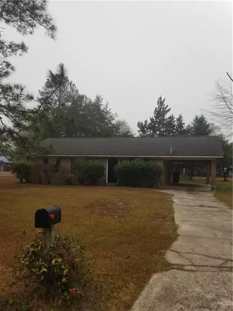 101 Pine Ct, Blackshear, GA 31516