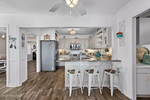 Kitchen - 1214 Shell Point Rd NE, Townsend, GA 31331 photo 2 of 5
