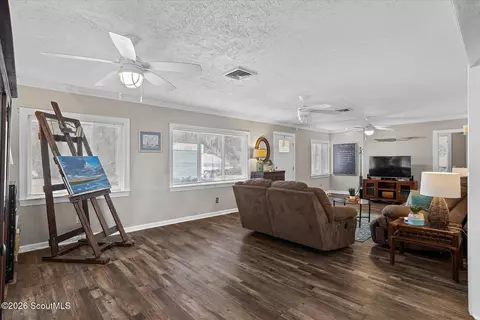 Living - 1214 Shell Point Rd NE, Townsend, GA 31331 photo 3 of 3
