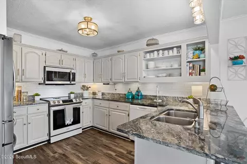 Kitchen - 1214 Shell Point Rd NE, Townsend, GA 31331 photo 3 of 5