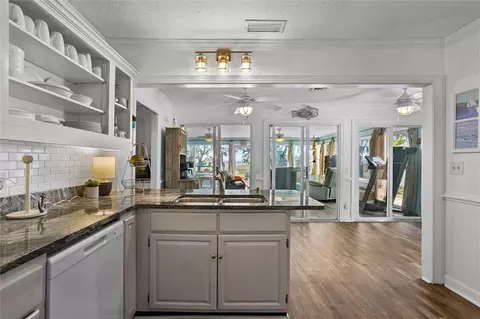 Kitchen - 1214 Shell Point Rd NE, Townsend, GA 31331 photo 5 of 6