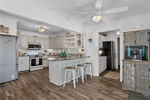 Kitchen - 1214 Shell Point Rd NE, Townsend, GA 31331 photo 1 of 6