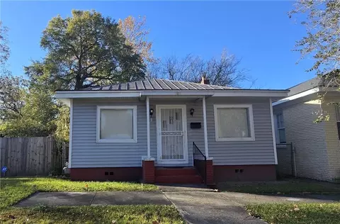 705 W 44th St, Savannah, GA 31405