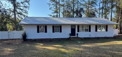517 Lazy Ln, Blackshear, GA 31516