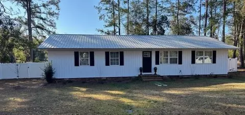 517 Lazy Ln, Blackshear, GA 31516