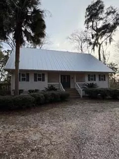 2421 NE Julienton Dr, Townsend, GA 31331