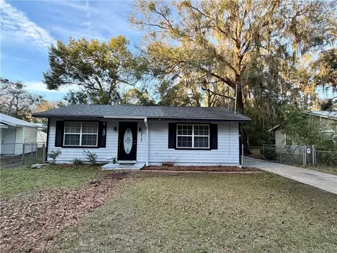 212 E Hilton Ave, Kingsland, GA 31548