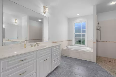 Bath - 2017 Sutherland Bluff Dr NE, Townsend, GA 31331 photo 3 of 6