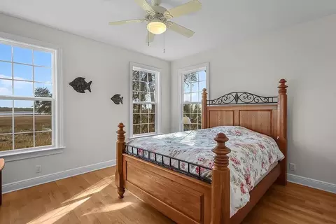 Bedroom - 2017 Sutherland Bluff Dr NE, Townsend, GA 31331 photo 2 of 2