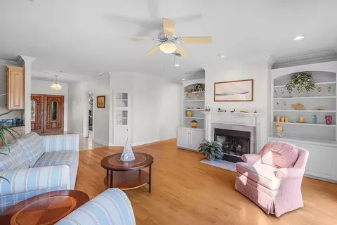 Living - 2017 Sutherland Bluff Dr NE, Townsend, GA 31331 photo 3 of 4