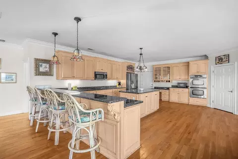 Kitchen - 2017 Sutherland Bluff Dr NE, Townsend, GA 31331 photo 8 of 9