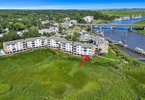 91 Screven St #110, Darien, GA 31305