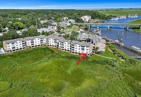 91 Screven St #110, Darien, GA 31305