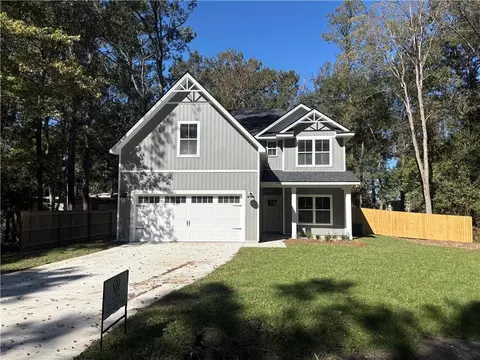 525 Carlyene Dr, Midway, GA 31320
