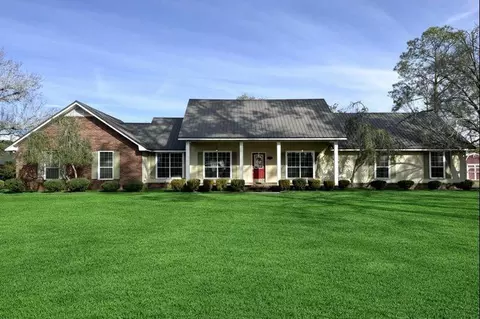 236 Bacon St, Jesup, GA 31545