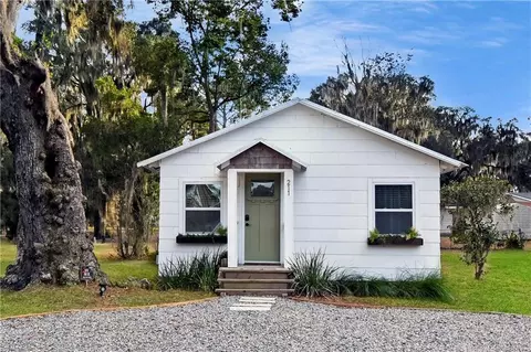 211 Trumbull St, Darien, GA 31305