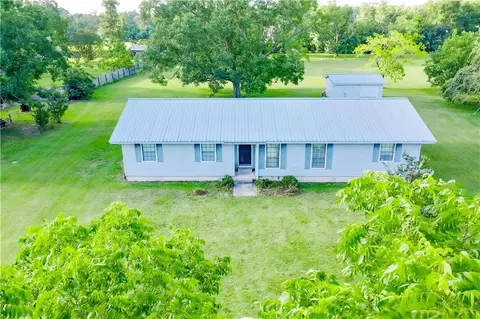 Exterior - 2142 Ben Couch Rd, Blackshear, GA 31516 photo 1 of 7